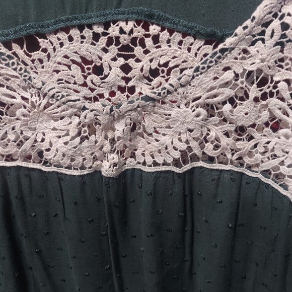 Umgee Women's Size Large  Gypsy Style Shirt with Lace Detail - Picture 2 of 6